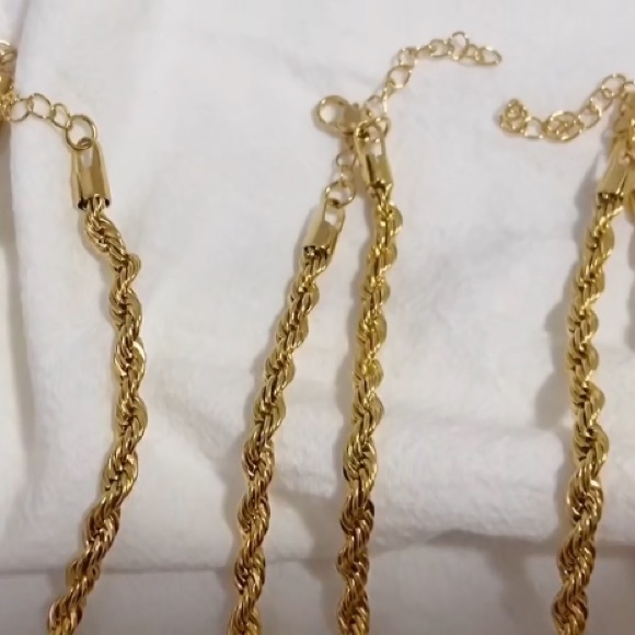 18K Gold Rope Chain Necklace - Picture 2 of 3